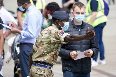 Covid hospital cases rise above 1,000 in UK