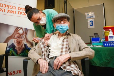 Covid-19: Israel could become the first country to give four vaccine doses