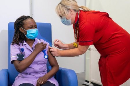 Covid: Wales could recruit non-jabbed English NHS staff